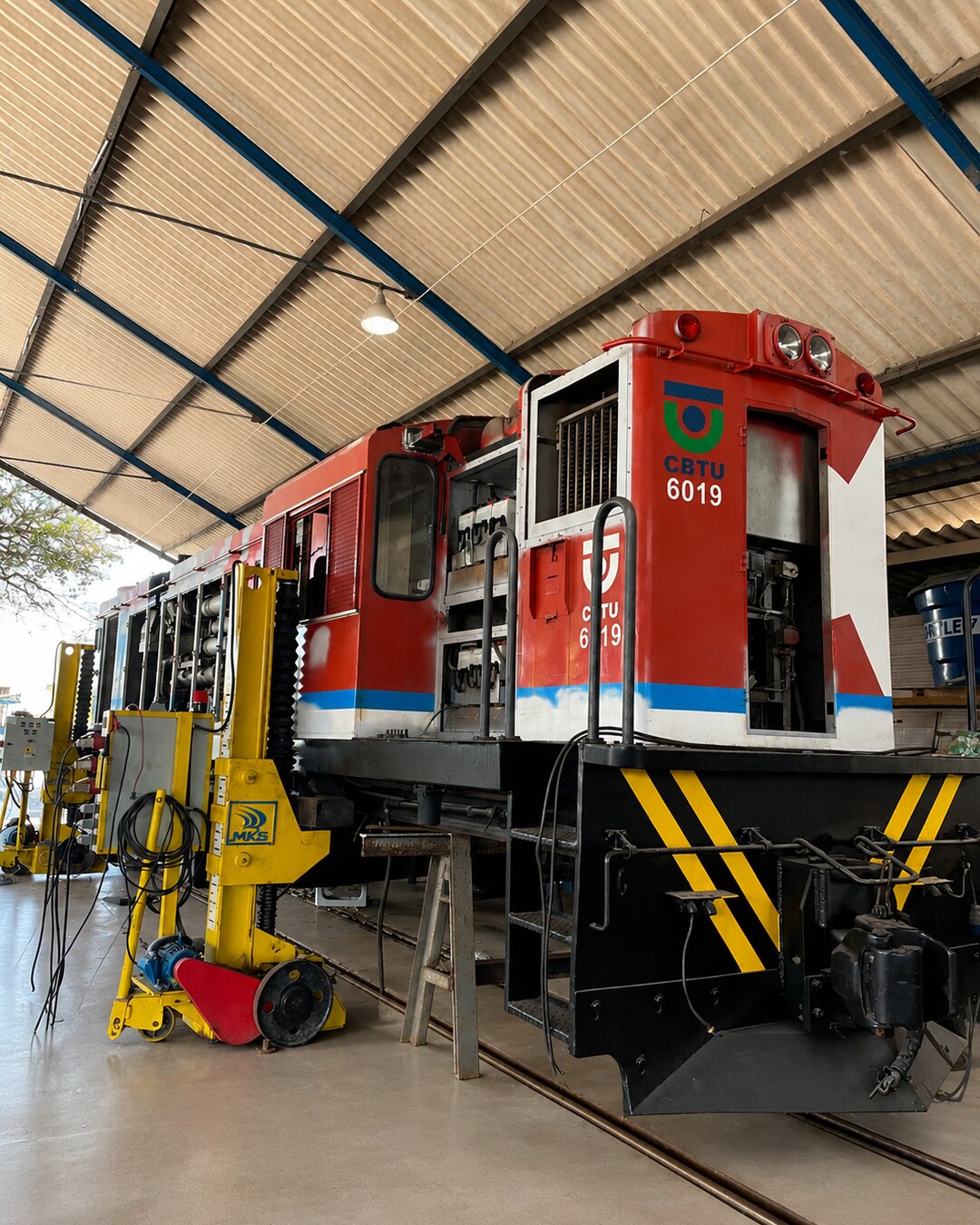Locomotiva em oficina